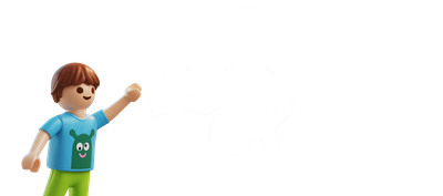 Mitarbeiter:in an einer Playmobil-Migros-Kühltheke